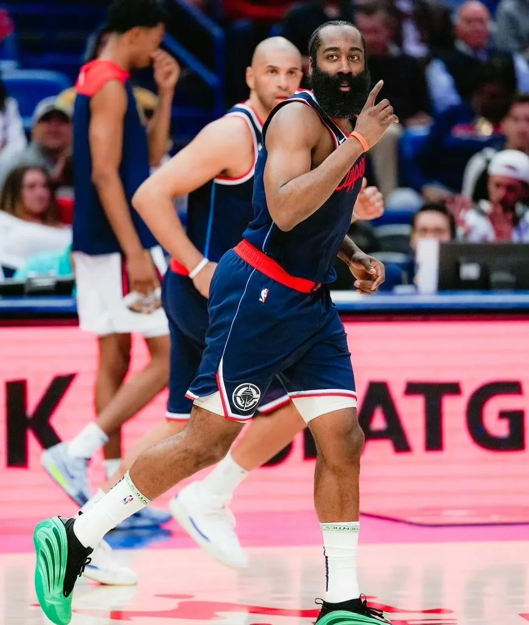 mk官方入口 -包含洛杉矶快船发布备战花絮，赛后强势反弹，足总杯任务艰巨，年轻球员得到机会的词条