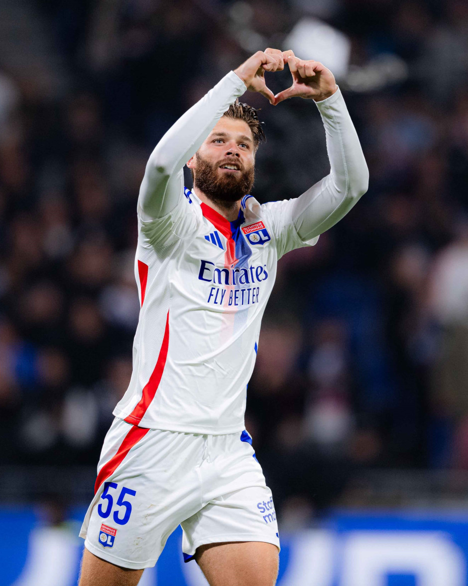 关于马赛今夜绝杀压哨瓦伦西亚单刀错失备战欧篮联，里昂赛前强势反弹看傻球迷的信息